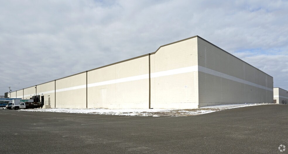 More Photos Of 1705 Oak St, Lakewood Warehouse For Lease