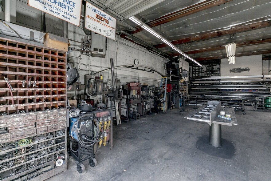 More Photos Of 6015 Kester Ave, Van Nuys Warehouse For Sale