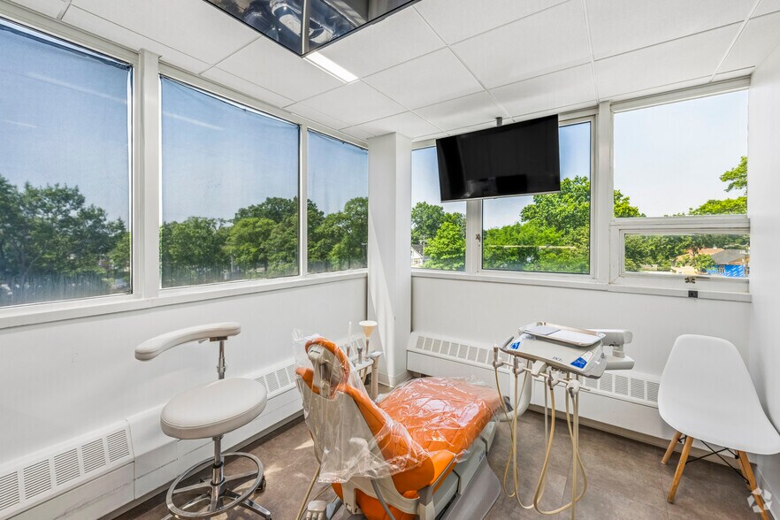 More Photos Of 265 Post Ave, Westbury Medical For Lease