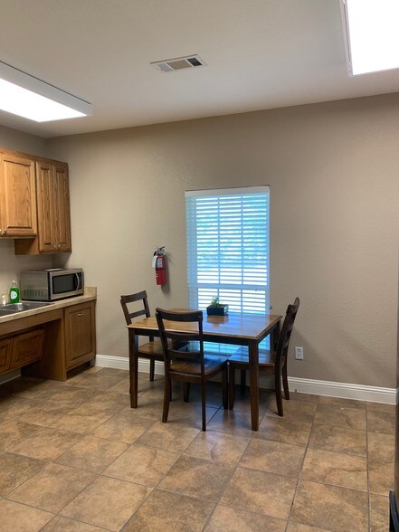 More Photos Of 875 Straus Rd, Cedar Hill Office For Lease