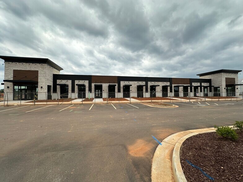 More Photos Of 2441 Whiskey Rd, Aiken Unknown For Lease