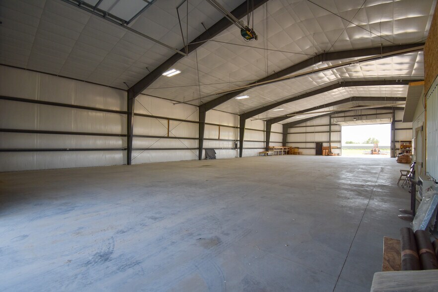 More Photos Of 823 Center Ave, Curtis Warehouse For Lease