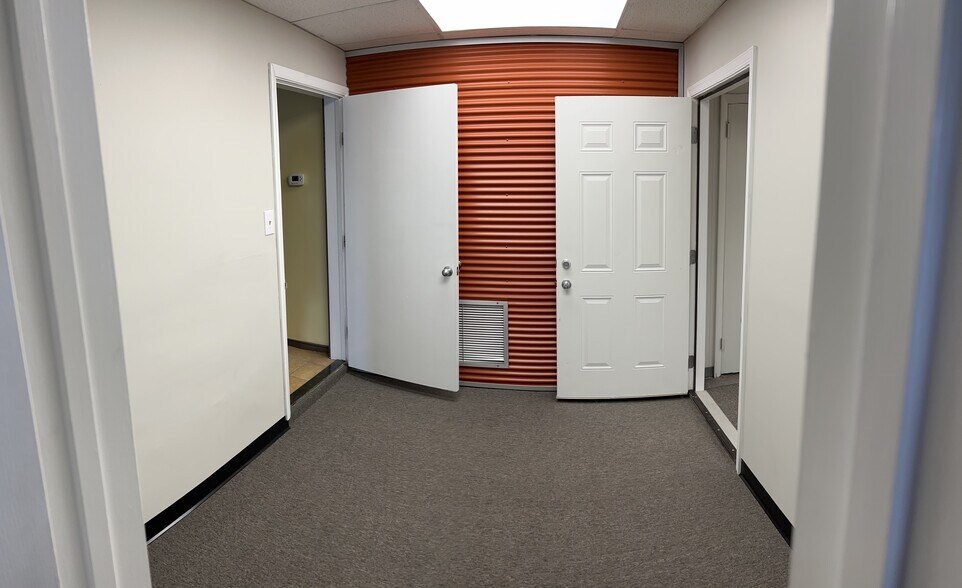More Photos Of 2605 Durham Rd, Bristol Office For Lease