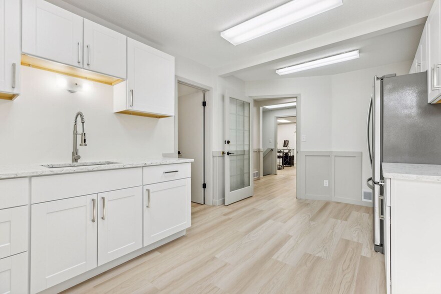 More Photos Of 295 Marie Ave E, West Saint Paul Flex For Sale