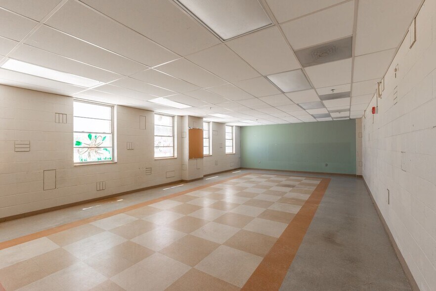 More Photos Of 1500 14th St, Lubbock Religious Facility For Sale