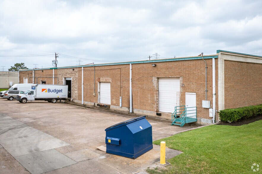 More Photos Of 5700-5710 Savoy Ln, Houston Warehouse For Lease