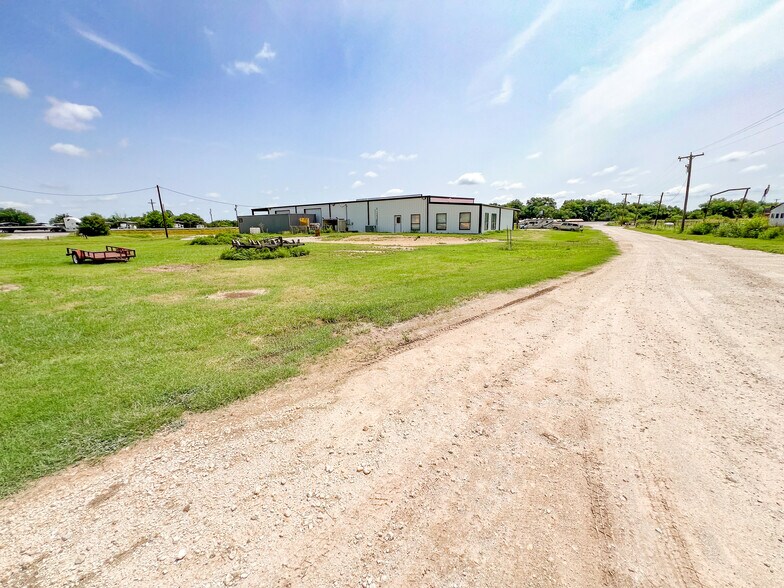 More Photos Of 1307 US-84, Coleman Warehouse For Sale