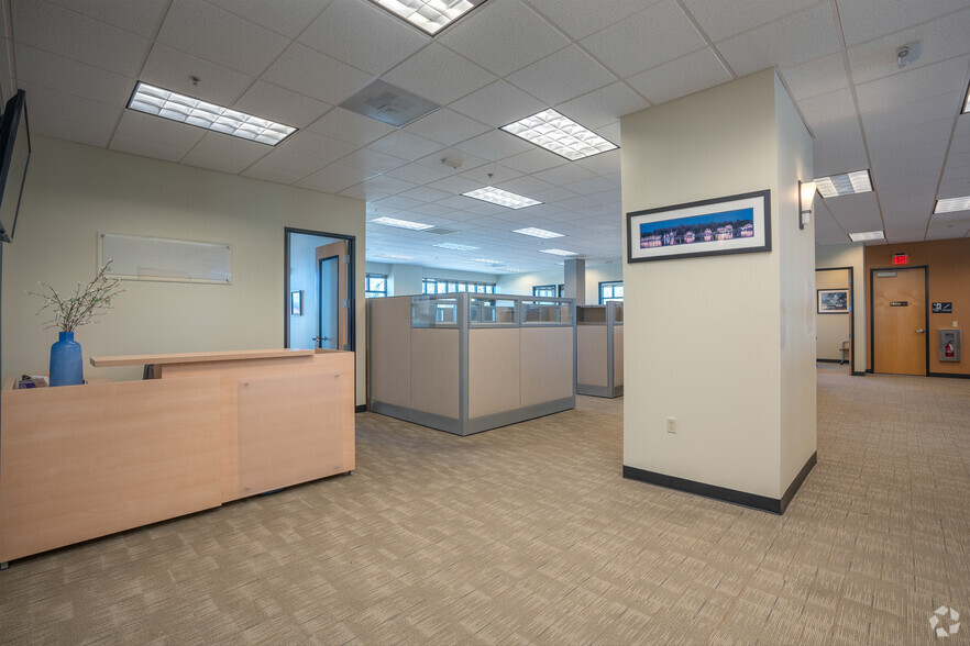 More Photos Of 18840 SW Boones Ferry Rd, Tualatin Office For Lease