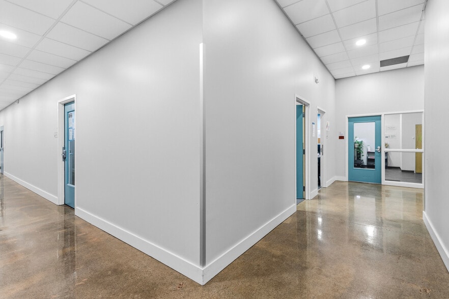 More Photos Of 2375 W University Ave, Saint Paul Office For Sale