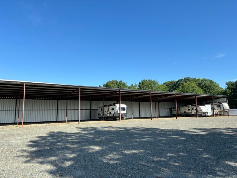 More Photos Of 504 Louise st, Atlanta Self Storage For Sale