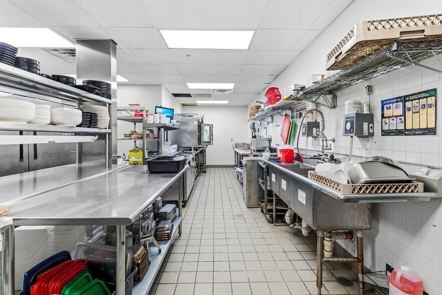 More Photos Of 7807 Creekridge Cir, Bloomington Office For Sale