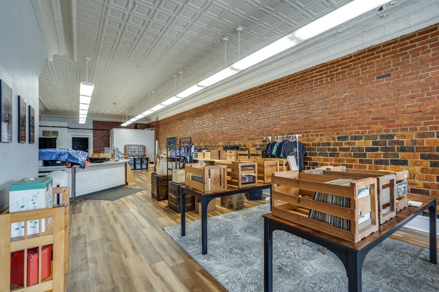 More Photos Of 121-127 E Main St, Ravenna Storefront Retail Office For Sale