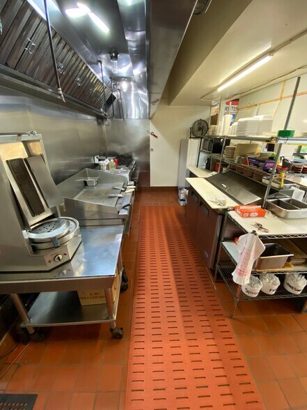 More Photos Of 930 W Illinois Ave, Aurora Freestanding For Sale