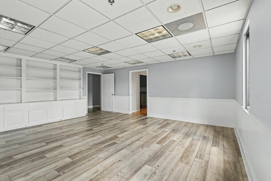 More Photos Of 1445 Cleveland Ave, East Point Showroom For Sale