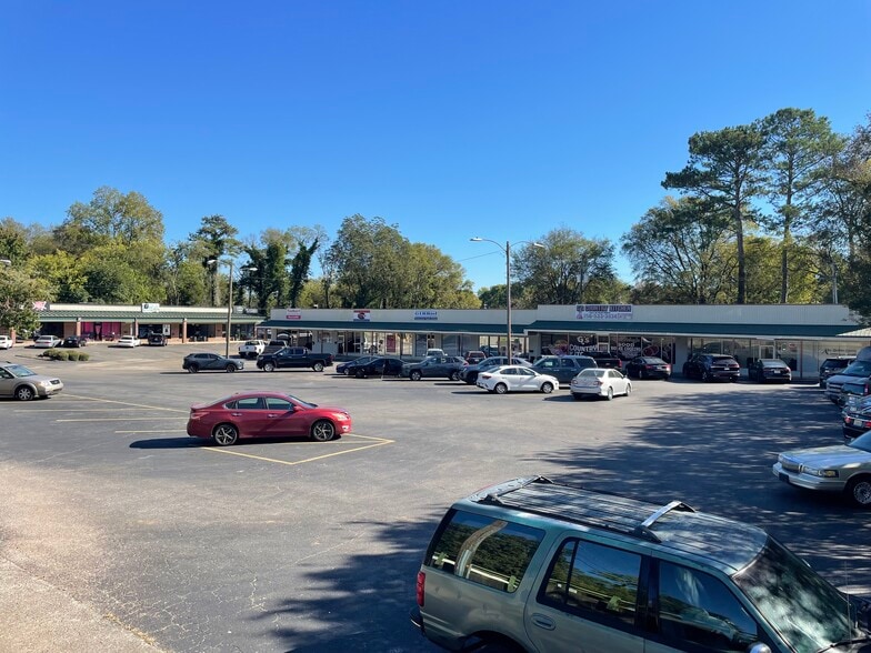 Primary Photo Of 2501 Oakwood Ave NW, Huntsville Unknown For Lease