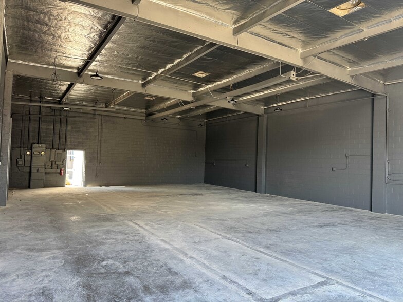 More Photos Of 2701 Dawson Ave, Signal Hill Warehouse For Lease