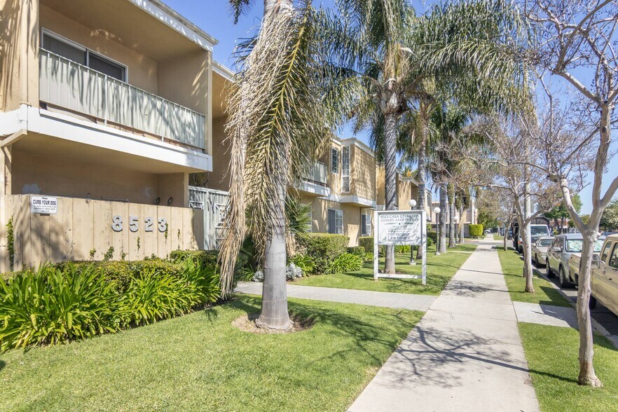 More Photos Of 8523 Etiwanda Ave, Northridge Apartments For Sale