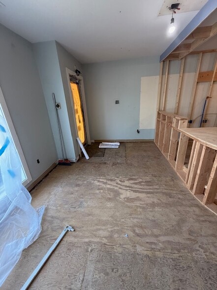 More Photos Of 352-362 W Bridge St, New Hope General Retail For Lease