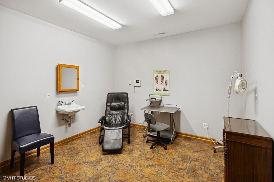 More Photos Of 1471 W Irving Park Rd, Chicago Apartments For Sale