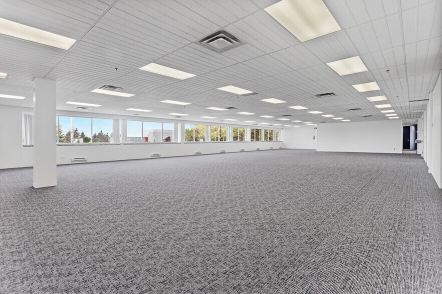 More Photos Of 156 Parkshore Dr, Brampton Warehouse For Lease