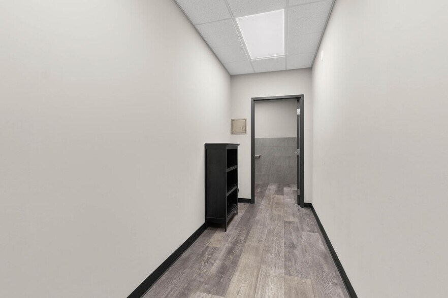 More Photos Of 3051 Delta Marine Dr, Reynoldsburg Light Manufacturing For Sale