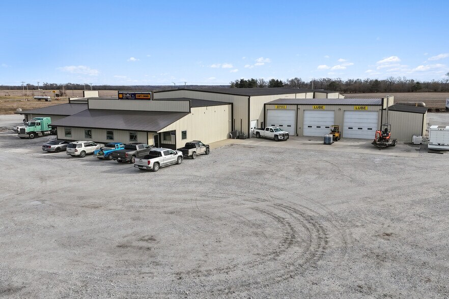 More Photos Of 25137 Outer Road 27, Wayland Auto Repair For Lease