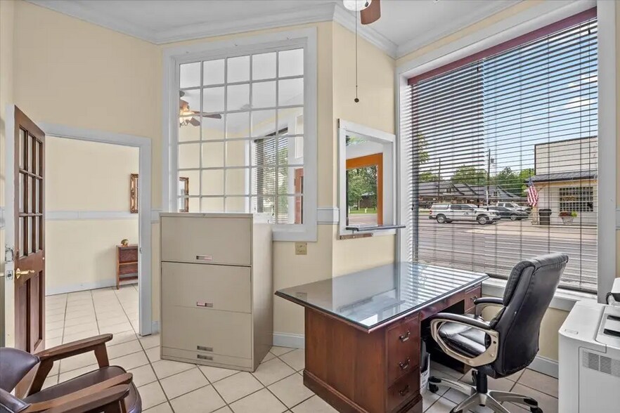 More Photos Of 313 Wolfe St, Cohutta Office For Sale