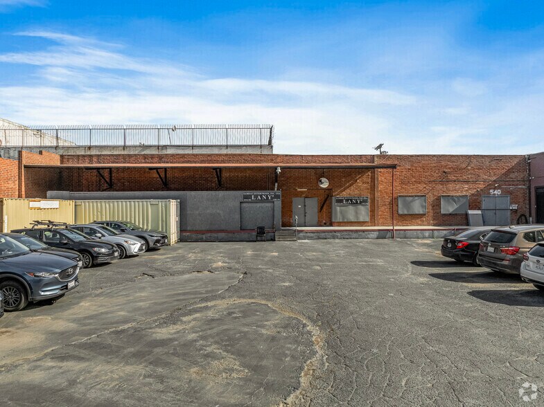 More Photos Of 540 S Crocker St, Los Angeles Industrial For Sale