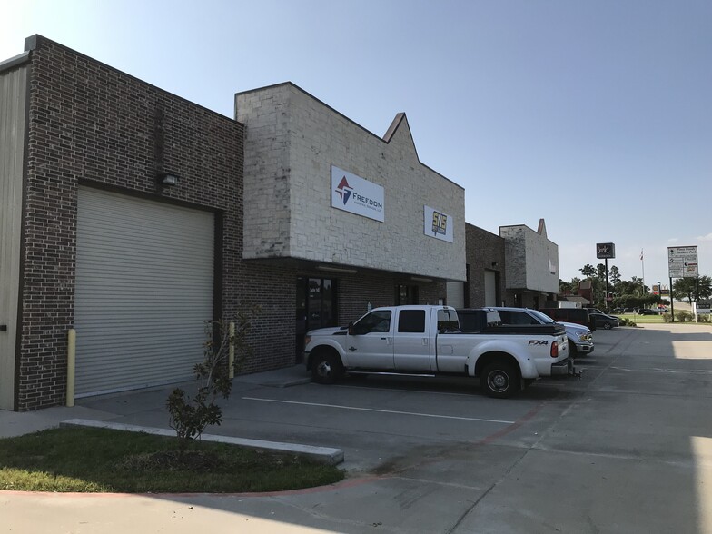 Primary Photo Of 3511 N Loop 336 E, Conroe Warehouse For Lease