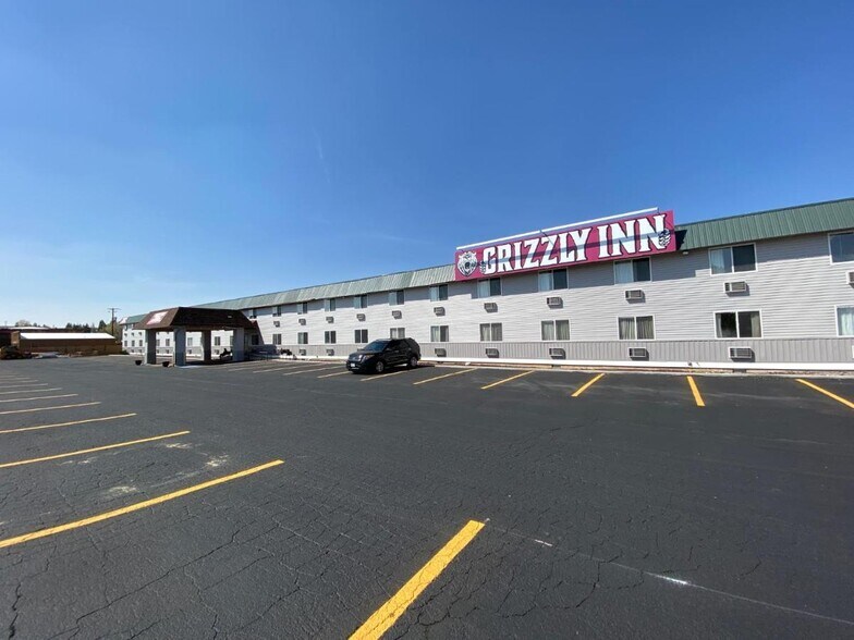 Primary Photo Of 70 Bear River Dr, Evanston Hotel For Sale