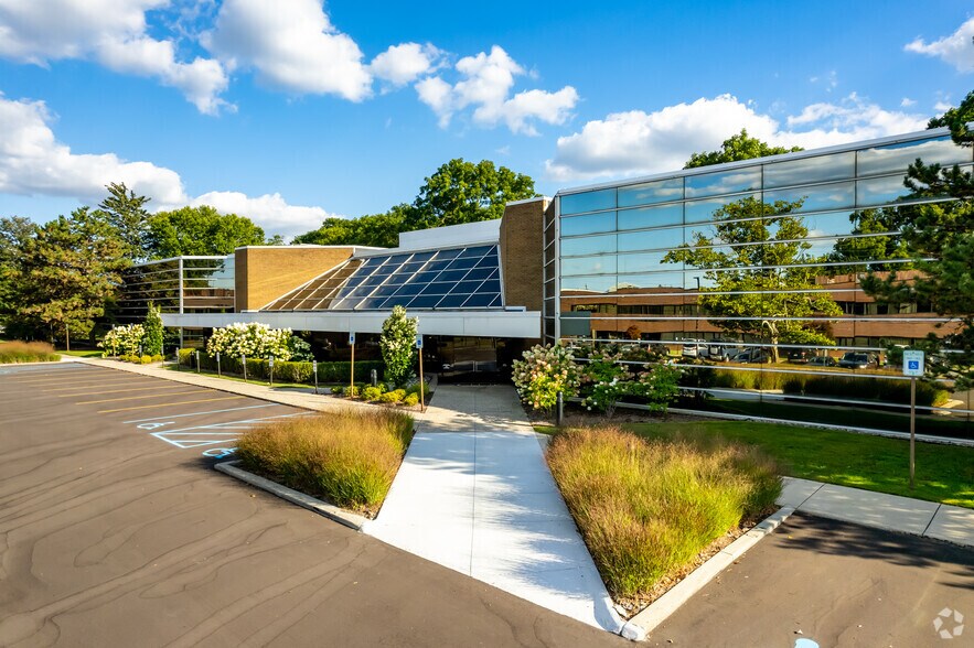 More Photos Of 2600 S Telegraph Rd, Bloomfield Hills Office For Lease
