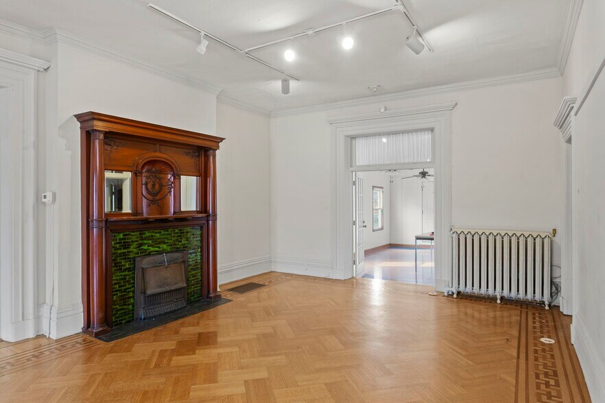 More Photos Of 301 S Main St, Harrisonburg Flex For Sale