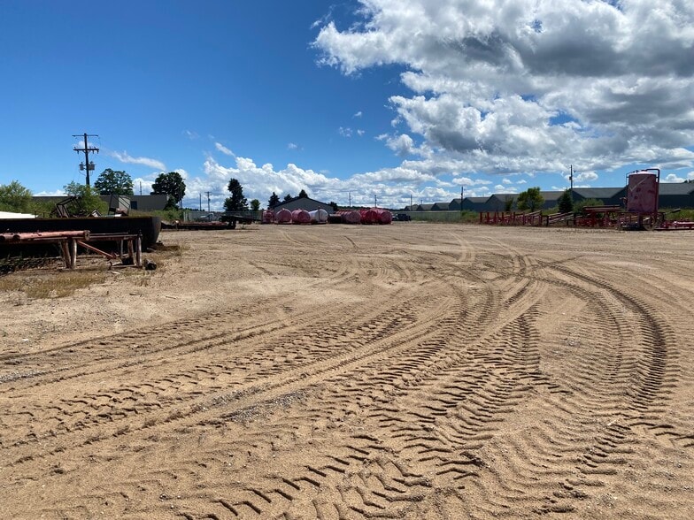 More Photos Of 6925 M 72 E, Williamsburg Industrial For Lease