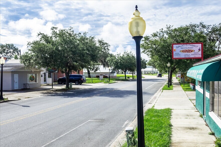 More Photos Of 637 S Commerce Ave, Sebring Restaurant For Sale