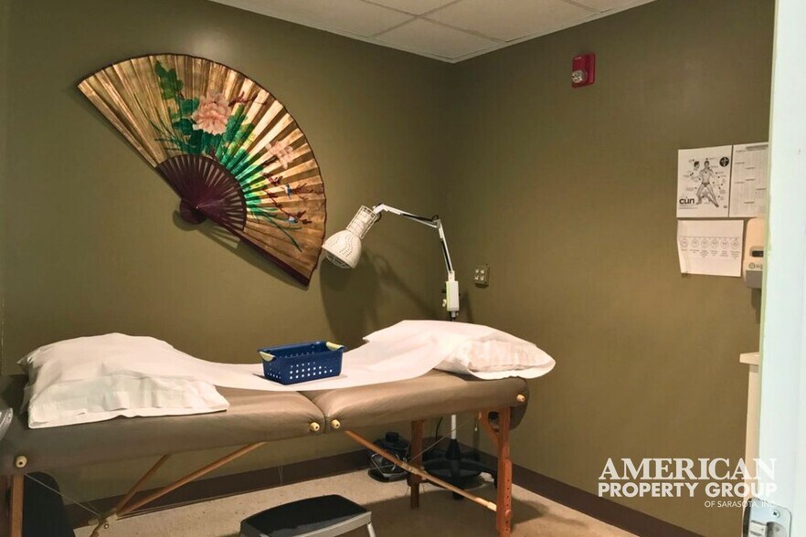 More Photos Of 3808 N Tamiami Trl, Sarasota Medical For Sale