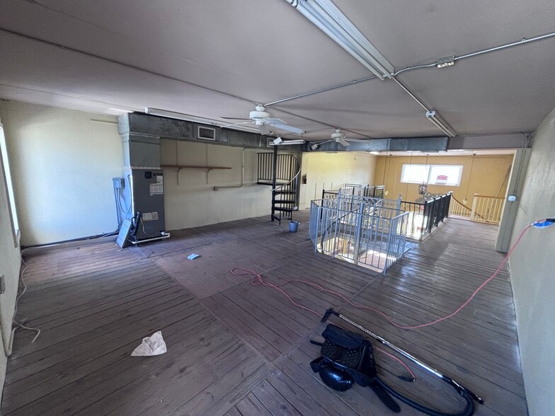 More Photos Of 6556-6558 Superior Ave, Sarasota Storefront For Lease