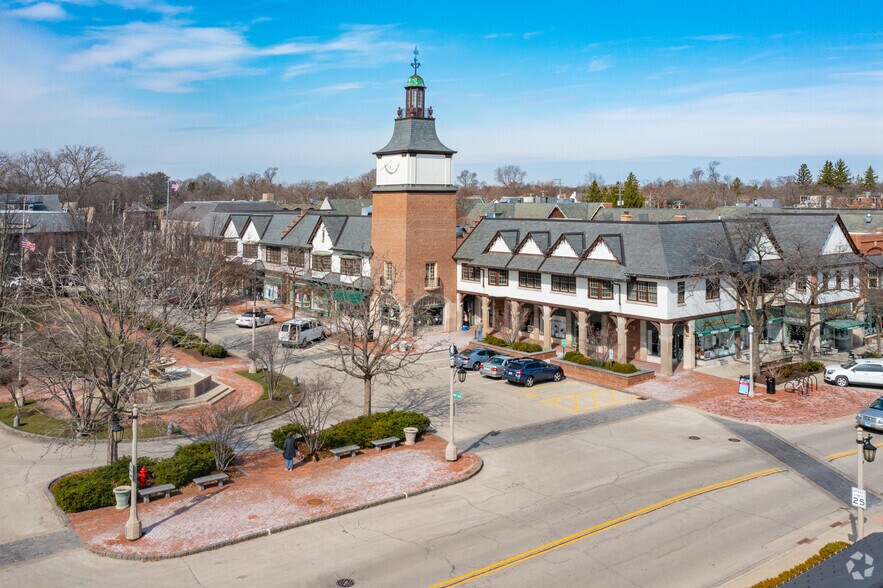 More Photos Of 272 Market Sq, Lake Forest General Retail For Lease