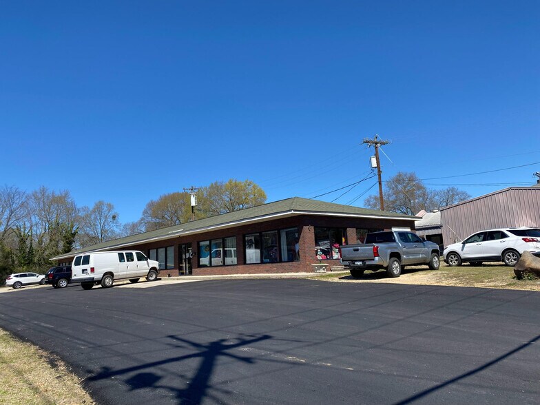 Primary Photo Of 182 Saluda St, Chester Freestanding For Sale