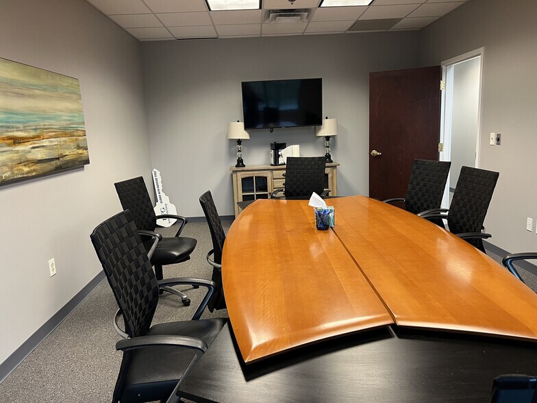 More Photos Of 19415 Deerfield Ave, Lansdowne Medical For Lease