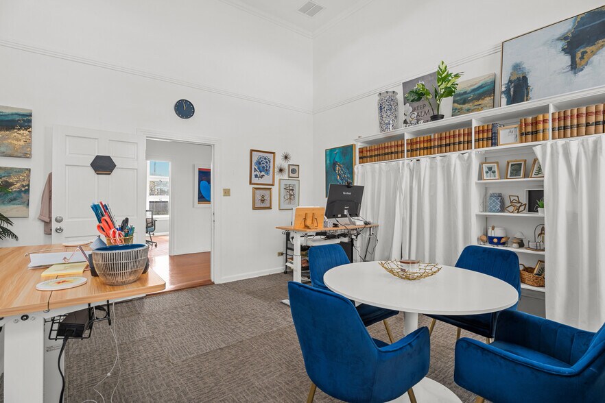 More Photos Of 1002 N Flores St, San Antonio Loft Creative Space For Lease