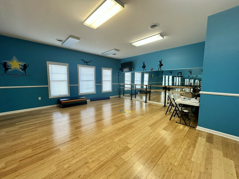 More Photos Of 5000 Ridgedale Pky, North Chesterfield Daycare Center For Lease