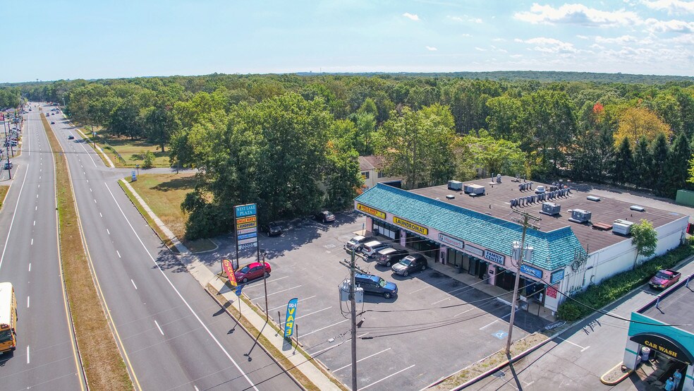 More Photos Of 1880 W County Line Rd, Lakewood Storefront For Sale