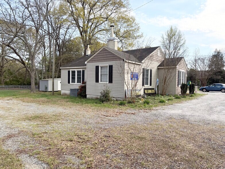 More Photos Of 403 S Logan St, Gaffney Office For Sale