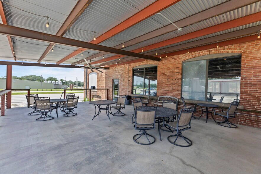 More Photos Of 415 W Madison Ave, Iola Restaurant For Sale
