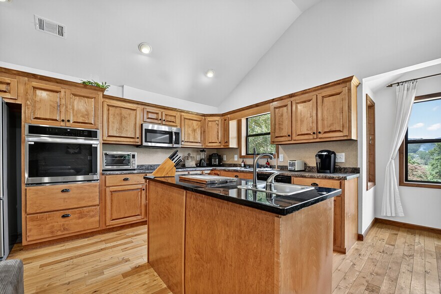 More Photos Of 77 Alpine Way, Blairsville Hotel For Sale