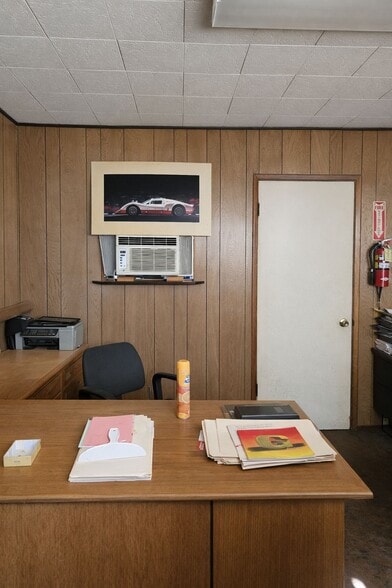 More Photos Of 2109 W Gaylord St, Long Beach Warehouse For Sale