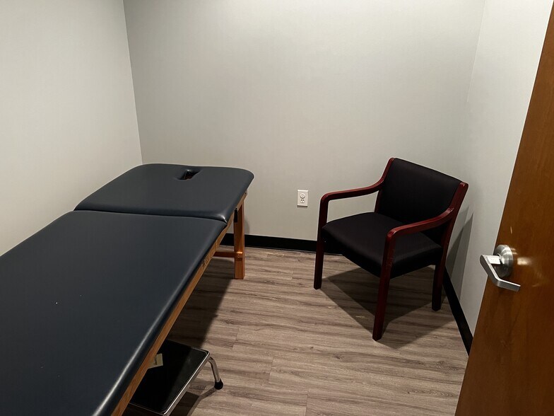 More Photos Of 3905 Johns Creek Ct, Suwanee Medical For Lease