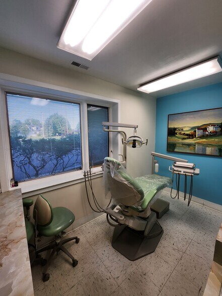 More Photos Of 920 Lawn Ave, Sellersville Medical For Sale