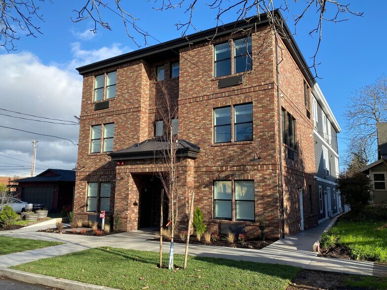 More Photos Of 7122 N Greenwich Ave, Portland Apartments For Sale
