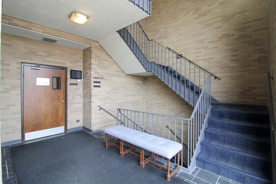 More Photos Of 22190 Garrison St, Dearborn Medical For Lease